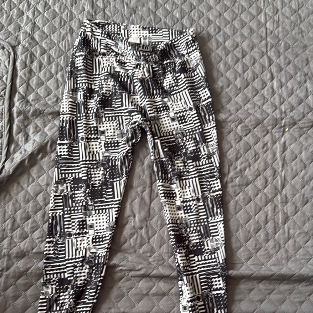 LuLaRoe Black and White Patterned Leggings